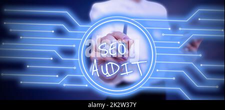 Schreiben Text anzeigen Seo-Audit. Geschäftsansatz Suchmaschinenoptimierung Validierung und Verifizierung von Prozessen Geschäftsmann im Anzug mit Notizblock, der eine erfolgreiche Teamarbeit symbolisiert. Stockfoto