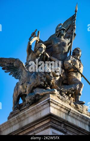 „Action“-Statue oder „L'Azione“, Vittoriano auf der Piazza Venezia in Rom. Stockfoto