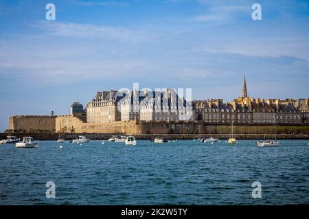 Saint-Malo Blick auf die Stadt vom Meer, Bretagne, Frankreich Stockfoto