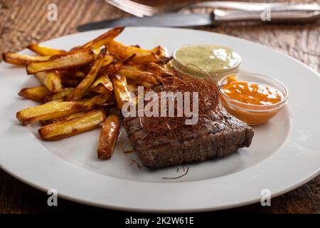 Steak und pommes frites Stockfoto