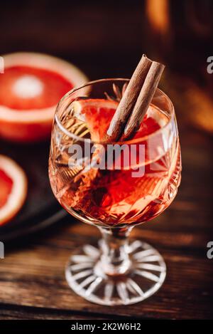 Ein Glas Whiskey-Sour-Cocktail Stockfoto