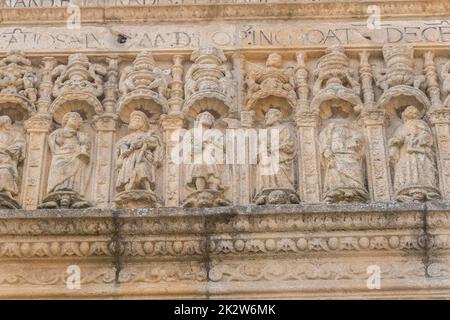 Eintritt zum Parador Hostal de los Reyes Catolicos an der Plaza del Obradoiro, Santiago de Compostela, Spanien Stockfoto