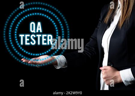 Schreiben mit Anzeige von Text QA Tester. Konzept bedeutet Qualitätssicherung eines laufenden Projekts vor der Umsetzung -47813 Stockfoto