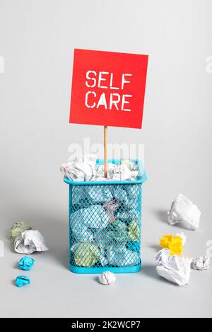 Schreiben mit Text Self Care. Wort geschrieben auf Geben Sie Ihrem eigenen Körper Komfort ohne professionellen Berater -47800 Stockfoto