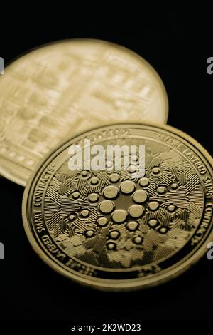 Golden Cardano (ADA)-Kryptowährung Stockfoto