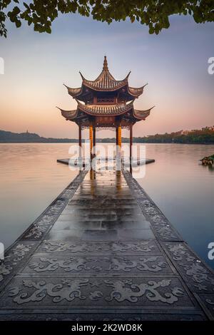 Alte Jixian Pavillon auf dem West Lake, Hangzhou, China Stockfoto