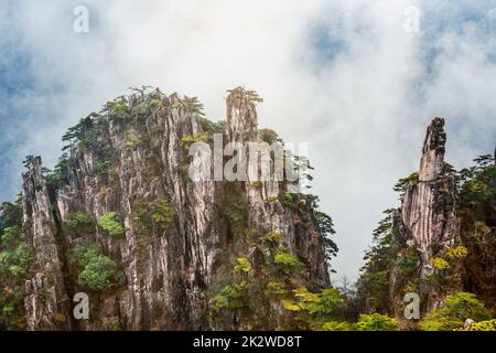 Blick von der erfrischenden Terrasse in Huangshan Berg, bekannt als Gelber Berg, Anhui, China. Stockfoto