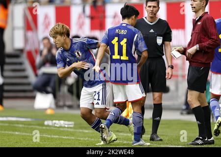 DÜSSELDORF - (lr) Ritsu Doan aus Japan, Takefusa Kubo aus Japan während der Japan vs. United States International Friendly in der Düsseldorfer Arena am 23. September 2022 in Düsseldorf, Deutschland. Quelle: ANP/Alamy Live News Stockfoto