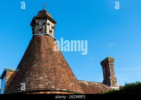 Dovecote und Haferhaus in Bateman's, Burwash, East Sussex, England. Stockfoto