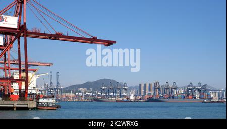 Kwai Tsing, Hongkong 29. November 2019: Kwai Tsing Container Terminals in Hongkong Stockfoto