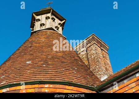 Dovecote und Haferhaus in Bateman's, Burwash, East Sussex, England. Stockfoto