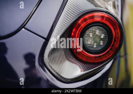 Moderne hintere Bremsleuchten für Sportwagen Stockfoto