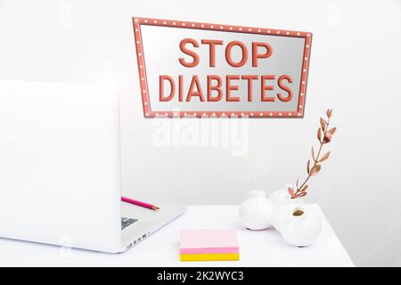 Schreiben von Textanzeige Stop Diabetes. Word for Blood Sugar Level is higher than normal Inject Insulin tidy Workspace Setup, Writing Desk Tools Equipment, Smart Office Stockfoto