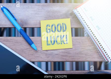 Schild mit Viel Glück. Wort geschrieben über Ein positives Glück oder ein glückliches Ergebnis, dass eine Person -48611 haben kann Stockfoto