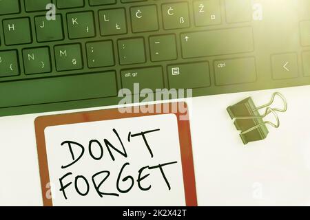 Textbeschriftung mit Don T Forget. Wort geschrieben auf Know by Heart Think Back Fix in the Mind Refresh Memory Computer Keyboard and Symbol.Information Medium for Communication. Stockfoto