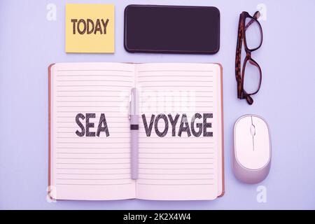 Konzeptionelle Darstellung Sea Voyage. Konzept bedeutet, dass man auf dem Boot durch Ozeane fährt, normalerweise für Küstenländer, schickes Schulbüro, Lehrersammlungen, Schreibwerkzeuge Stockfoto