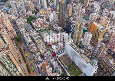 Yuen Long, Hongkong 18. Oktober 2020: Drohne fliegt über die Stadt Hongkong Stockfoto