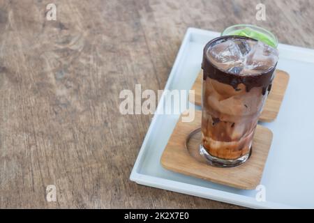 Eiskaffee-Mocha mit Schmelzschokolade Stockfoto