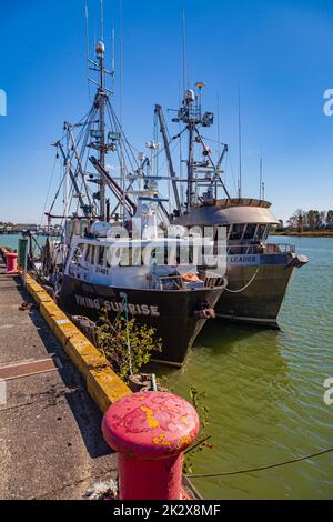 Kommerzielle Fischereifahrzeuge dockten an der Steveston-Küste in British Columbia, Kanada Stockfoto
