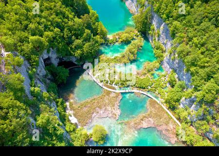 Paradieswasserfälle des Plitvicer Seen-Nationalparks aus der Vogelperspektive Stockfoto