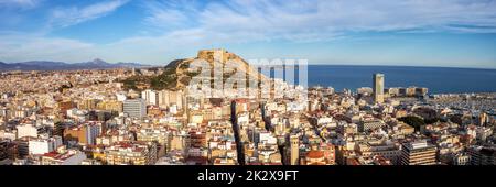 Alicante Alacant Überblick über Stadt und Schloss Castillo Santa Barbara Reise Urlaub Panorama in Spanien Stockfoto