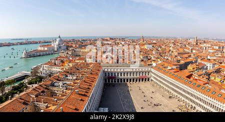 Venedig Piazza San Marco Square von oben Übersicht Reisen Urlaub Stadtpanorama in Italien Stockfoto