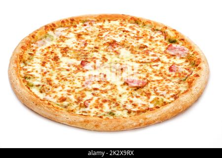 Frische, klassische italienische Originalpizza, isoliert auf weißem Hintergrund. Stockfoto