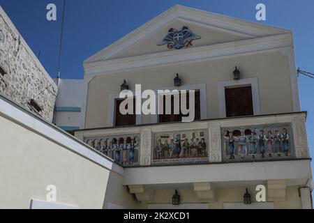 Karpathos, Griechenland. 10. August 2021. Traditionelle Architektur im Dorf Olympos, Insel Karpathos. Karpathos ist die zweitgrößte Insel des griechischen dodekanischen Inselkomplexes in der südöstlichen Ägäis. Die Insel Karpathos hat immer noch ihre traditionelle Lebensweise, wie das Dorf Olympos, wo die Einheimischen noch immer die traditionellen Kostüme tragen. (Foto von Maria Makraki/SOPA Images/Sipa USA) Quelle: SIPA USA/Alamy Live News Stockfoto