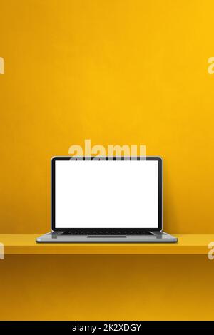 Laptop-Computer auf gelbem Regal. Vertikaler Hintergrund Stockfoto