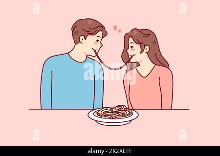 Ein glückliches Paar isst Pasta beim Date Stockfoto