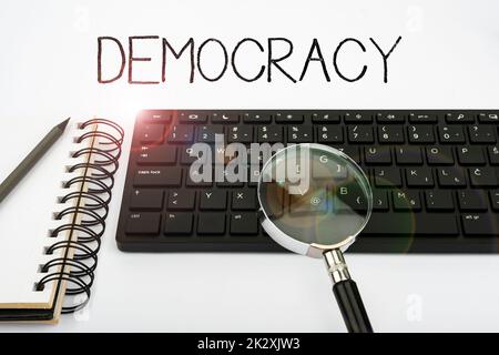 Begrifflicher Titel Demokratie. Geschäftsüberblick Freiheit der Vorführung, ihre Gefühle und Überzeugungen auszudrücken Computertastatur und Symbol.Informationsmedium für die Kommunikation. Stockfoto