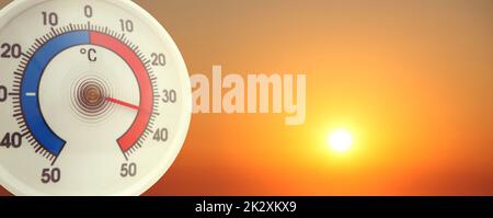 Thermometer mit celsius-Skala, die eine extrem hohe Temperatur anzeigt. Stockfoto