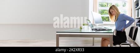 Geschäftsfrau leiden unter Rückenschmerzen Stockfoto