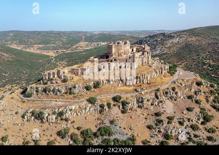 Die Burgfestung auf einem Hügel und das ehemalige Kloster Calatrava La Nueva in Aldea Real, Provinz Ciudad Real Castilla La Mancha Spanien Stockfoto