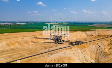 Schaufelradbagger im Braunkohlenbergbaugebiet Garzweiler, Nordrhein-Westfalen, Deutschland Stockfoto