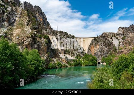 Green Canyon, Manavgat. Wasserkraftwerk. Wasser und Berge. Größtes Canyon Reservoir in der Türkei Stockfoto