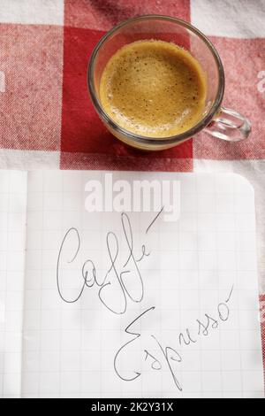 Espresso in einem Glasbecher Stockfoto