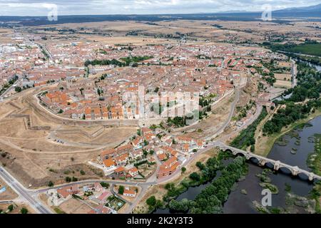 Panoramablick aus der Vogelperspektive auf Ciudad Rodrigo in der Provinz Salamanca Spanien Stockfoto