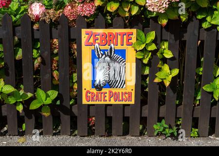 Zebrite Gitter polnisches Zebra, Antike Emaille-Werbeschilder Stockfoto