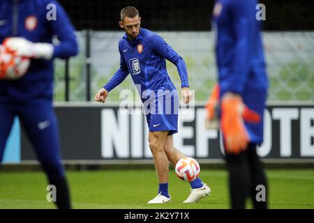 ZEIST - Stefan de Vrij aus Holland während einer Trainingseinheit der niederländischen Nationalmannschaft auf dem KNVB Campus am 23. September 2022 in Zeist, Niederlande. Die niederländische Nationalmannschaft bereitet sich auf das Spiel der UEFA Nations League gegen Belgien vor. Quelle: ANP/Alamy Live News Stockfoto