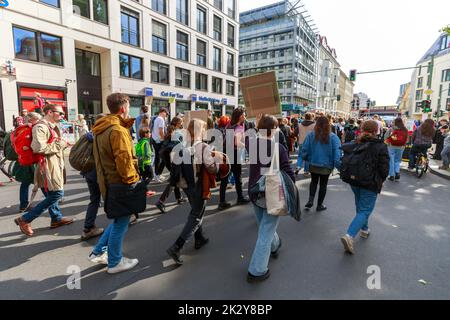 Berlin/Deutschland - 23. September 2022: Freitags zur zukünftigen Demonstration in Berlin. Stockfoto