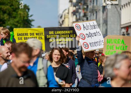 Berlin/Deutschland - 23. September 2022: Freitags zur zukünftigen Demonstration in Berlin. Stockfoto