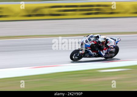 Montmelo, Barcelona, Spanien. 23. September 2022. Loris Baz aus Frankreich von Bonovo Action BMW Team mit BMW M1000RR beim WorldSBK Free Practice von SBK Motul FIM Superbike World Championship: Catalunya Round auf dem Circuit de Barcelona-Catalunya in Montmelo, Spanien. (Bild: © David Ramirez/DAX via ZUMA Press Wire) Bild: ZUMA Press, Inc./Alamy Live News Stockfoto