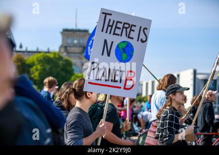 Berlin/Deutschland - 23. September 2022: Freitags zur zukünftigen Demonstration in Berlin. Stockfoto