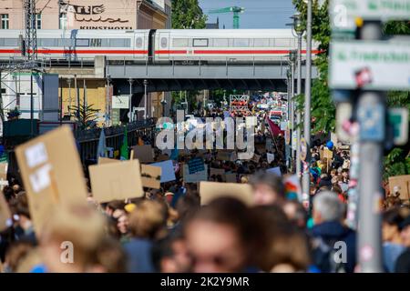 Berlin/Deutschland - 23. September 2022: Freitags zur zukünftigen Demonstration in Berlin. Stockfoto