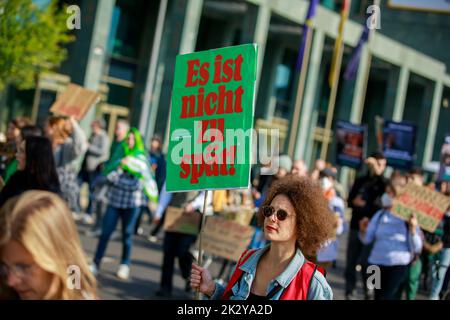 Berlin/Deutschland - 23. September 2022: Freitags zur zukünftigen Demonstration in Berlin. Stockfoto