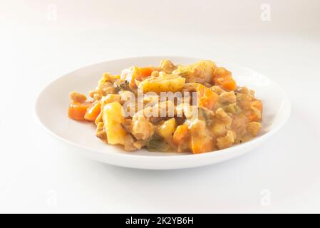 Eintopf mit texturierter Soja (vegane Eintopf Zwiebel, Kartoffeln, Pfeffer, Karotte, Soja) Stockfoto