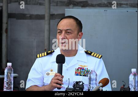 Busan, Südkorea. 23. September 2022. Der Kapitän der US-Marine, Fred Goldhammer, spricht am Freitag, den 23. September 2022, mit Reportern auf dem Flugzeugträger USS Ronald Reagan in Busan, Südkorea. Foto von Thomas Maresca/UPI Credit: UPI/Alamy Live News Stockfoto