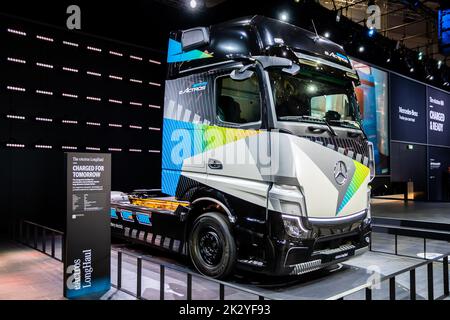 Mercedes-Benz Trucks eActros Elektro-Schwerlast-Langstrecken-Lkw auf der IAA Hannover. Deutschland - 20. September 2022 Stockfoto