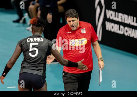 Arnhem, Niederlande. 23. September 2022. ARNHEM - Trainer Luizomar De Moura aus Kenia während des Eröffnungsspiels im GelreDome in Arnhem zur Volleyball-Weltmeisterschaft. ANP SANDER KING Credit: ANP/Alamy Live News Stockfoto